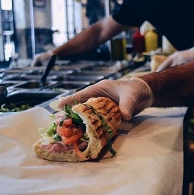Crema_Gourmet's tweet photo. Wicked gooooood serrano ham panini for #lunch 🌯😃 #lunchtime https://t.co/oasApCzRyU