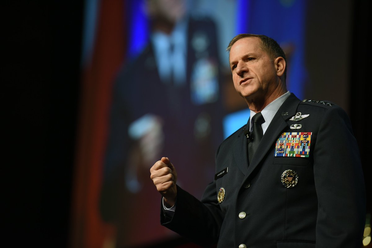 ChiefNGB's tweet photo. @GenDaveGoldfein thank you for sharing your vision at #NGAUS2016! #NationalGuard https://t.co/XZcTh3c3S0