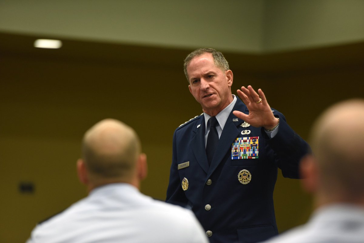 ChiefNGB's tweet photo. @GenDaveGoldfein goes extra mile at #NGAUS2016, shares wisdom with #NationalGuard company grade officers. TY, sir! https://t.co/A56dfBZS9j
