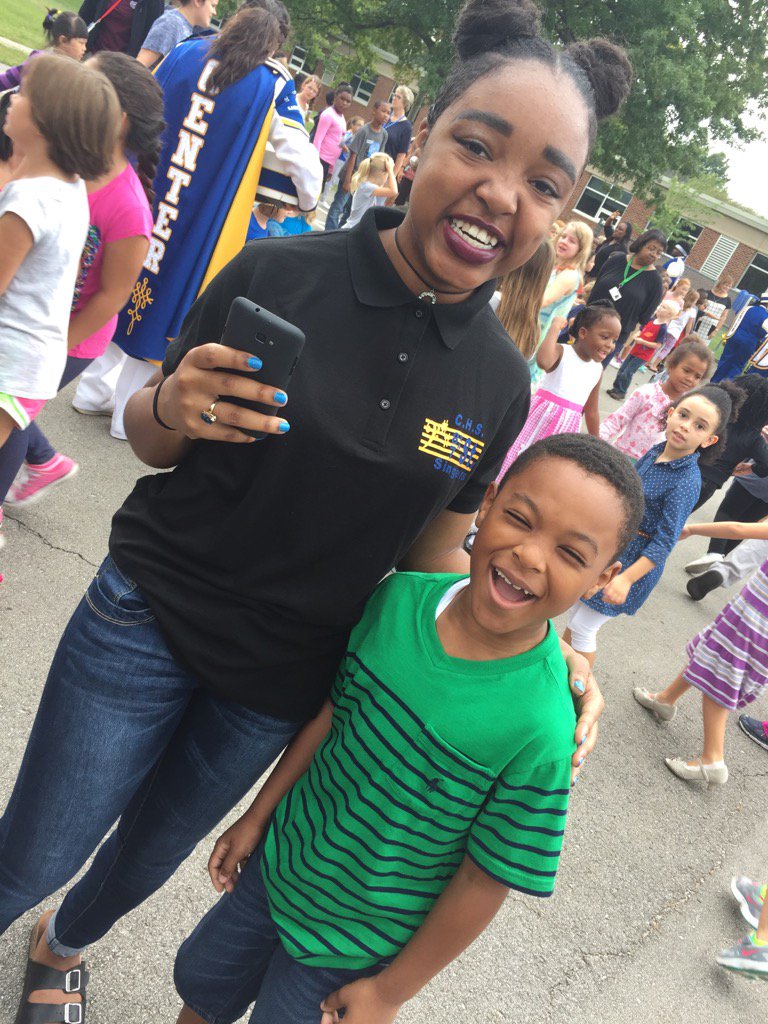 teachu2sing's tweet image. Making friends on the center music tour.