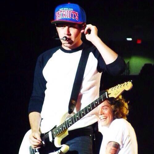 GilletteStadium's tweet photo. @onedirection Happy birthday to Niall Horan..who correctly predicted (on stage!) the Pats would win Super Bowl XLIX. https://t.co/fkb6teVxFr