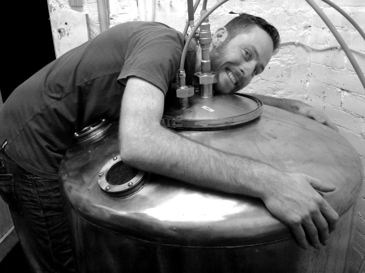 BrewHug's tweet photo. now thats a #brewhug! hug your #brews all day long while #commuting or #traveling at https://t.co/oolZXs0ju7 🍺 https://t.co/LgweByHx0k
