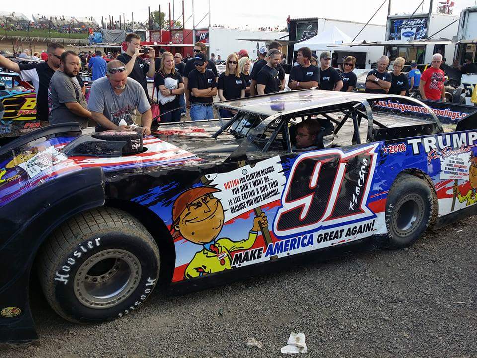 pe_davis1's tweet image. .@realDonaldTrump please help fallen racer Shane Unger by signing Rusty Schlenk door. $ goes to kids college fund