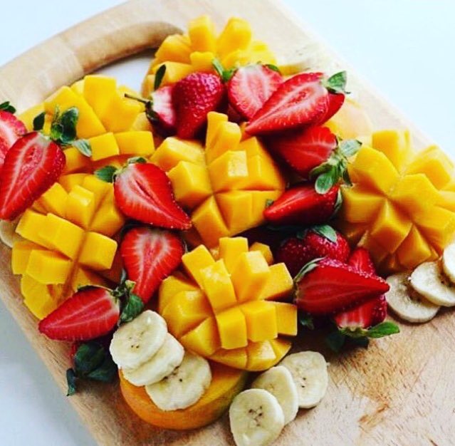marianaadrian's tweet photo. Comer frutas y verduras durante el día, te ayuda a llegar a consumir los 2 litros de agua que necesitamos. https://t.co/CvLyY5XmDN