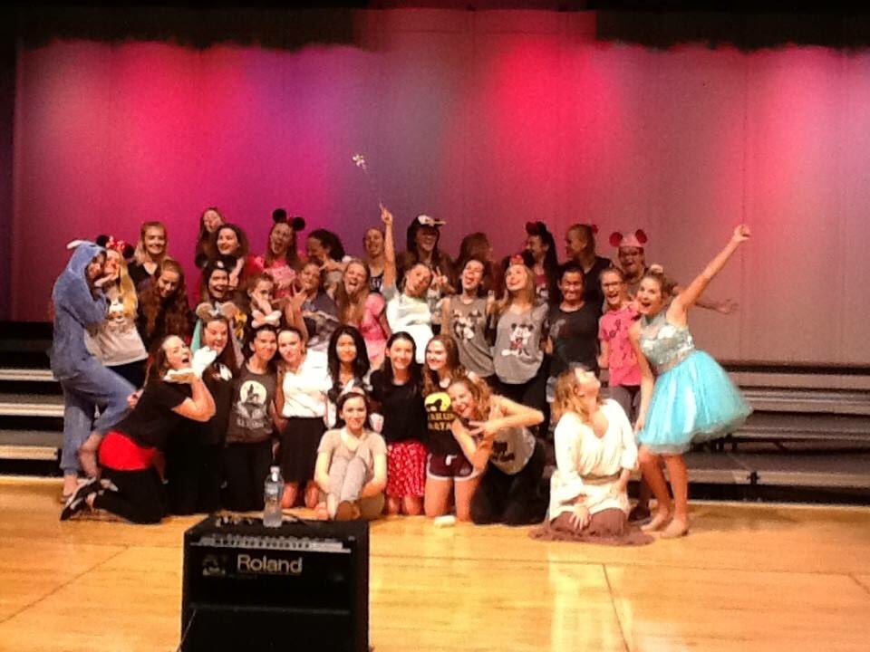 banana_hannnah_'s tweet photo. Love these hardworking and beautiful ladies๐๐ป #disneyday #sectionwars #selfiewithadrifter
First rehearsalโ๏ธ https://t.co/xJeRlWbBK8