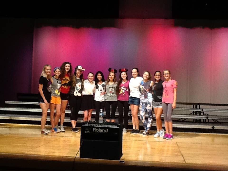 banana_hannnah_'s tweet photo. Love these hardworking and beautiful ladies๐๐ป #disneyday #sectionwars #selfiewithadrifter
First rehearsalโ๏ธ https://t.co/xJeRlWbBK8