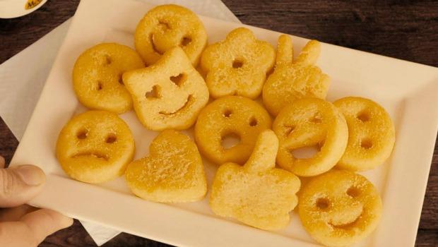 TangeloPeru's tweet photo. Los #emojis hechos papas fritas! Una genial idea de la marca canadiense McCain 🍟 #marketing https://t.co/EhzMntKF2h https://t.co/npCKWstK3w