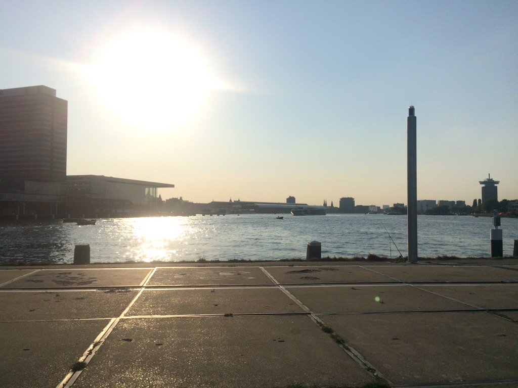 liev's tweet photo. Wat een temperatuur om (met ontbloot bovenlijf) van #KopJava te genieten @vpro @woordnl https://t.co/24f1pPiPZj
