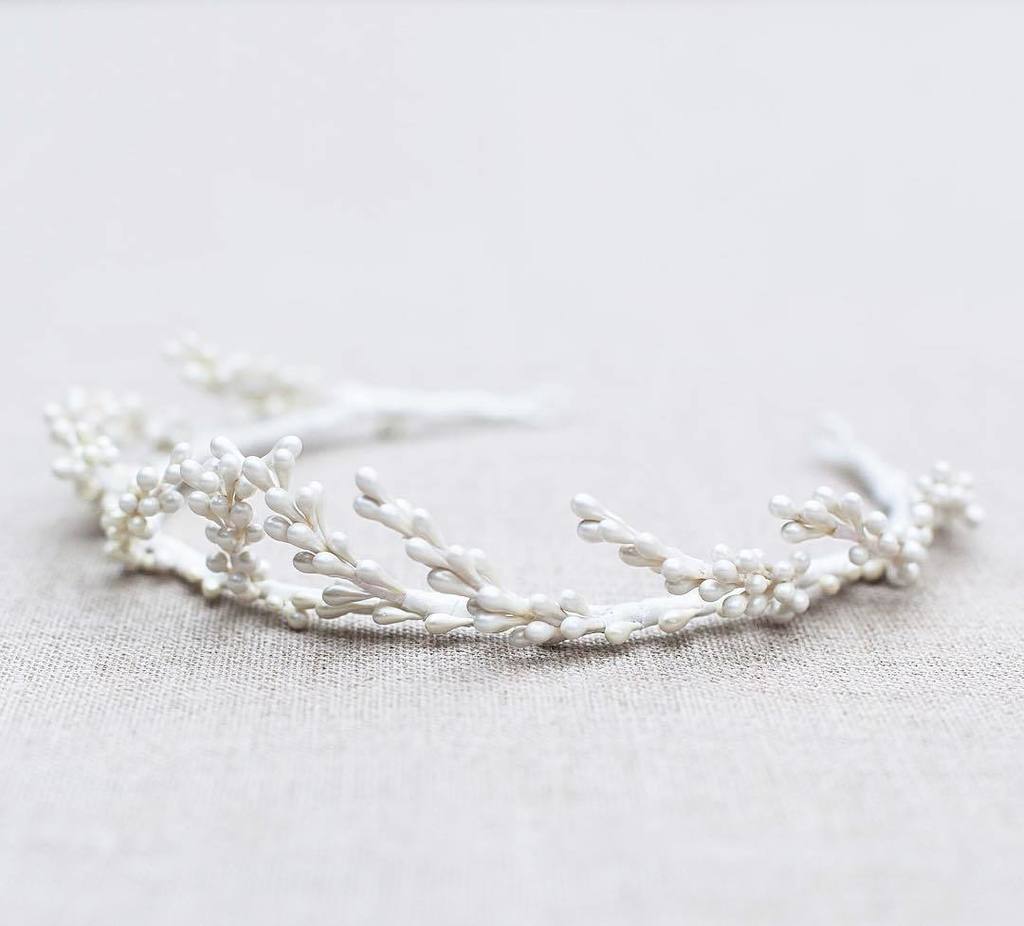 C r o w n e d
Our 'Cosmea' bridal crown, perfect for a romantic but simple, vintage yet mo… ift.tt/2cj81k0