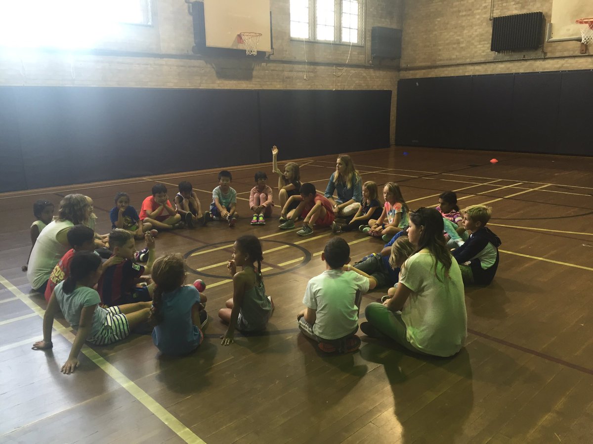 jicslabschool's tweet image. Grade 3s talk about team work in Phys Ed