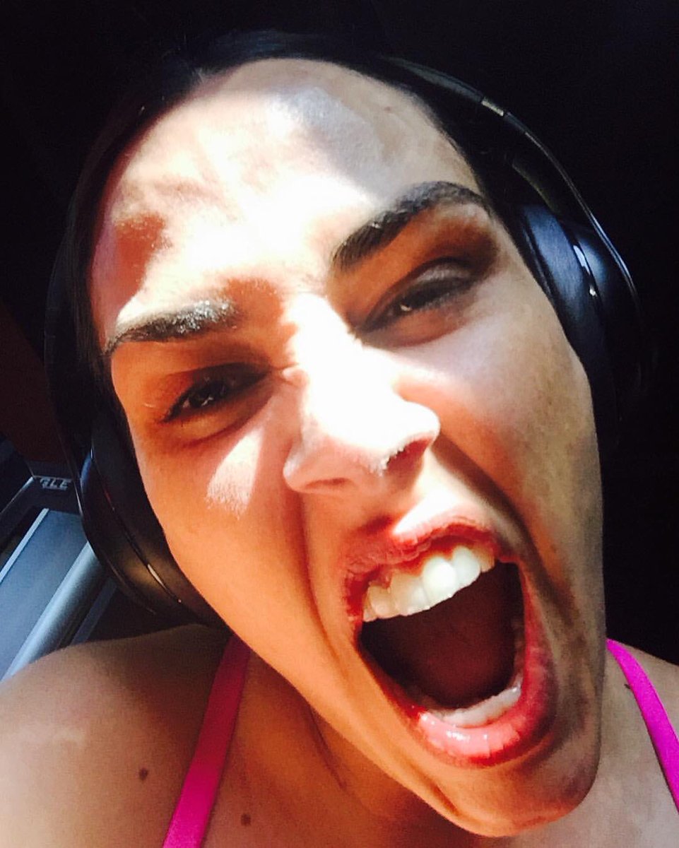 arlynbroche's tweet photo. Morning selfie after💪🏽💦where You're so pumped you don't care to look pretty  #weightsforbreakfast #cardiofordinner https://t.co/4uE6mJ72Sb