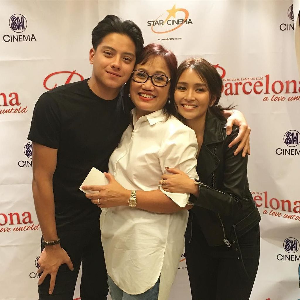 StarCinema's tweet photo. Power trio! Congratulations for a successful #BarcelonaGlobalPremiere 💙 #BarcelonaALoveUntold #NoToPiracy https://t.co/lAV2FqZCsu