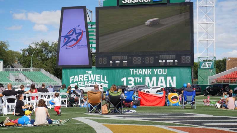 JavaPostProd's tweet photo. VIDEO: @ArchieMovie premiere at @MosaicCompany Stadium for @HRFdn paediatrics program: https://t.co/Sgej1ofR7o https://t.co/5PgzlLCHqB