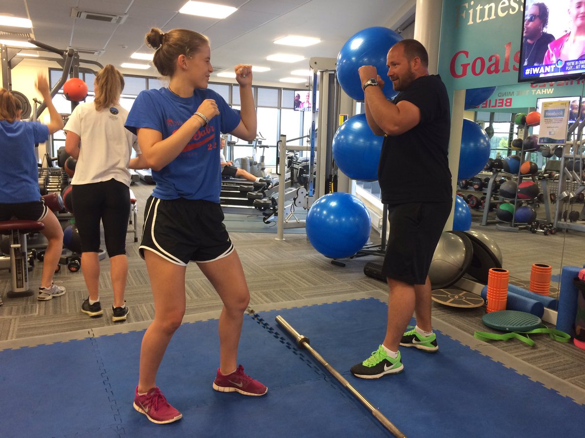 JamieCraze's tweet photo. Today's S&amp;C session: MMA with @petries1 💪🏼 #TuesdayMotivation https://t.co/aaJN65e5r6