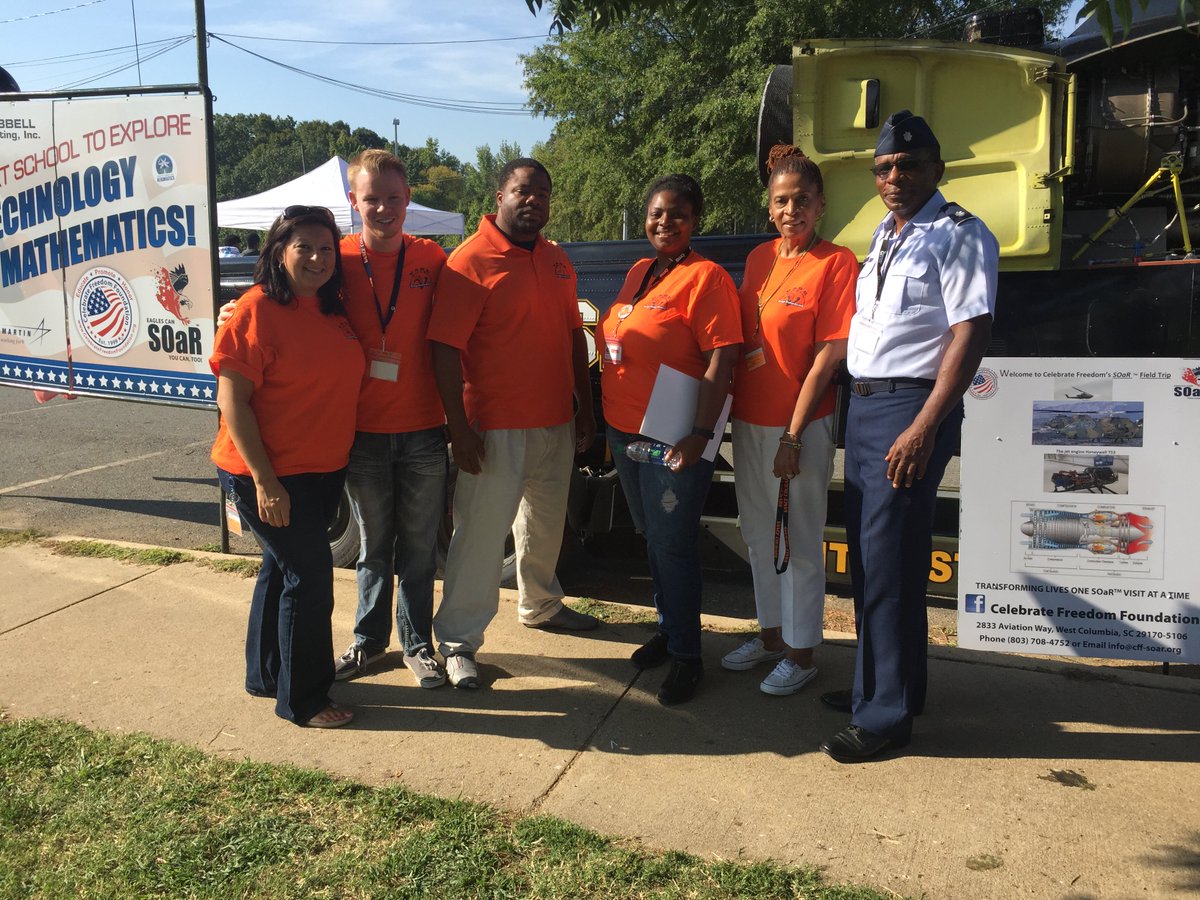VanceAcademyCLT's tweet photo. Thank you to @GoCFF for sharing Annie w/ us on #STEM Day. Students enjoyed the technology &amp; career fields of @USMC. https://t.co/JYTOtpHM00