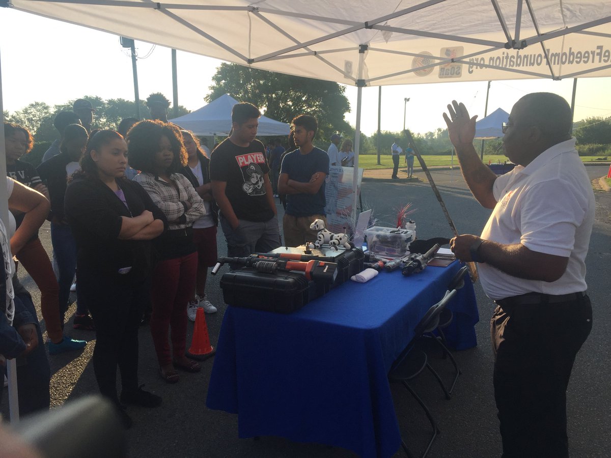 VanceAcademyCLT's tweet photo. Thank you to @GoCFF for sharing Annie w/ us on #STEM Day. Students enjoyed the technology &amp; career fields of @USMC. https://t.co/JYTOtpHM00