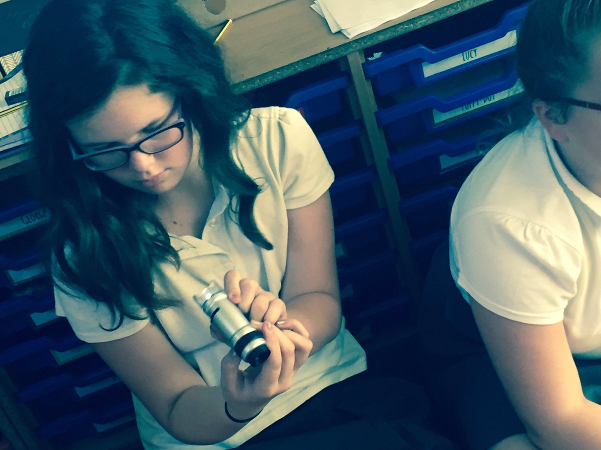 HIAMissJethva's tweet image. We opened the box to find... #theviewer #novelstudies #humbomagic