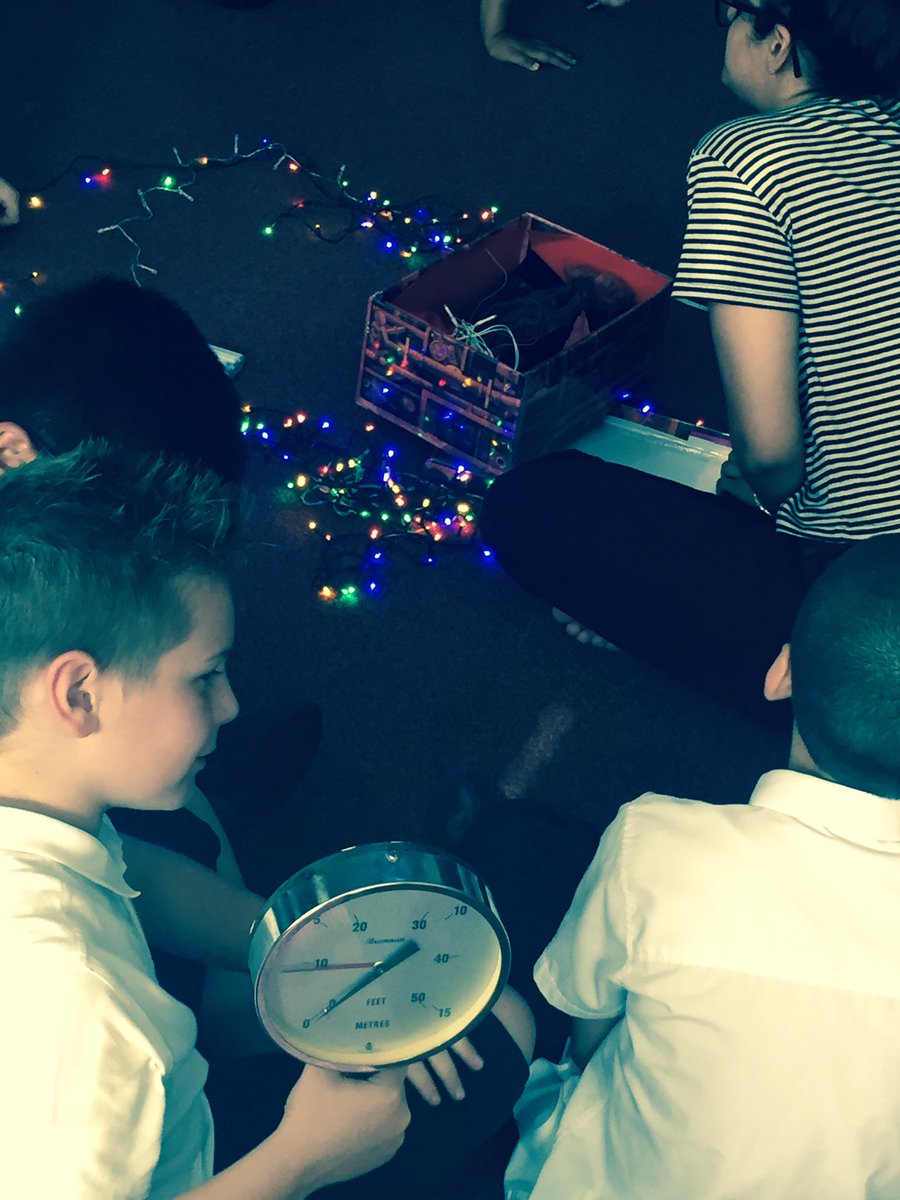 HIAMissJethva's tweet image. We opened the box to find... #theviewer #novelstudies #humbomagic