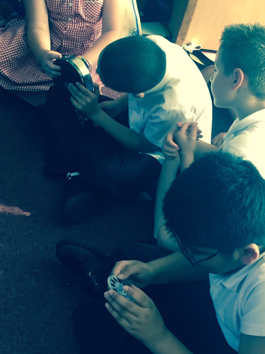 HIAMissJethva's tweet image. We opened the box to find... #theviewer #novelstudies #humbomagic