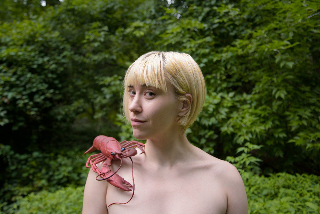 FaceTheNoiseWeb's tweet photo. Emilyn Brodsky Shares New Single ‘Hands Off The Stove’ And Announces New Album https://t.co/p0MPuSWpm6 https://t.co/lERFzrBMQD