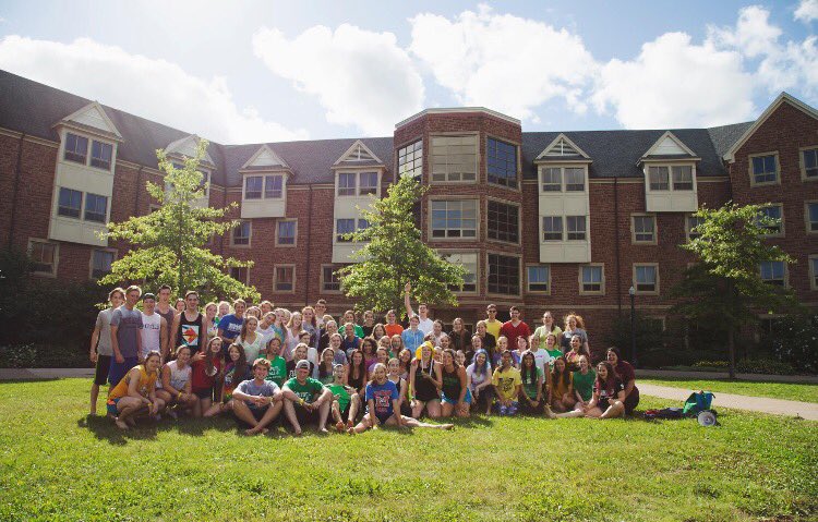 GeckoNews's tweet image. Throwback to Orientation Week, cannot wait for the rest of the year! 💚💛 Photos by @savannahforsey #GeckoPride
