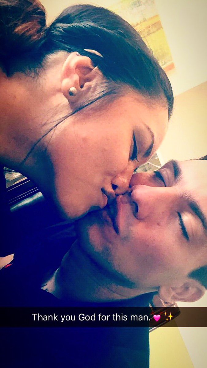 _Chazyxkm's tweet photo. My columbian king🔱💚thanks for holding me down baby.💍💍💍 https://t.co/UBj2LAie5B