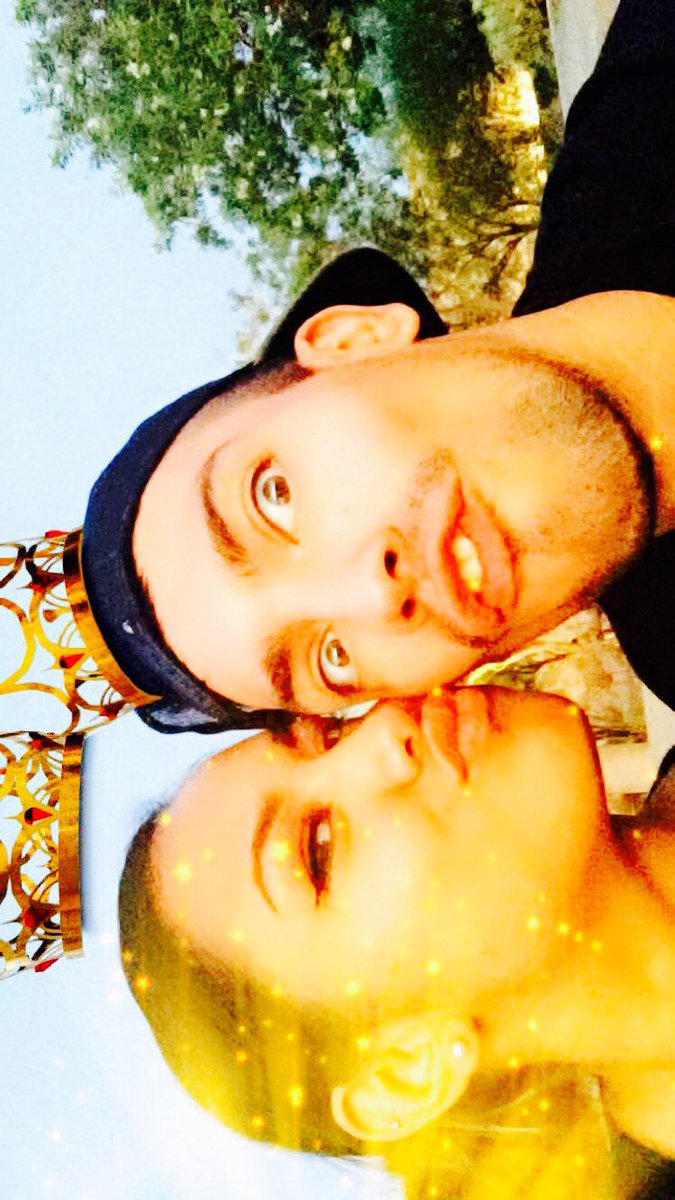 _Chazyxkm's tweet photo. My columbian king🔱💚thanks for holding me down baby.💍💍💍 https://t.co/UBj2LAie5B
