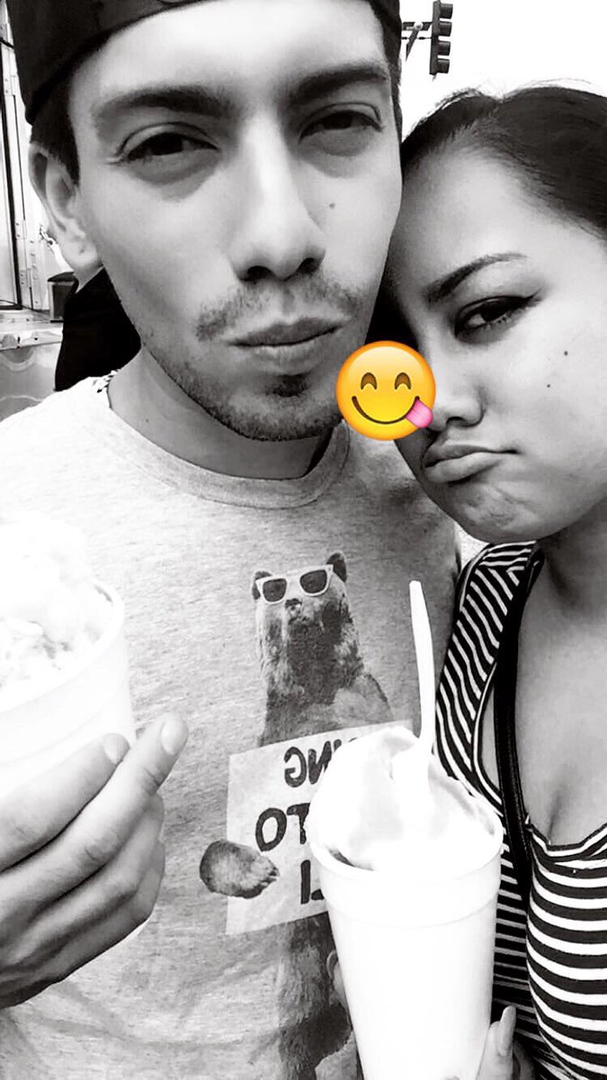 _Chazyxkm's tweet photo. My columbian king🔱💚thanks for holding me down baby.💍💍💍 https://t.co/UBj2LAie5B