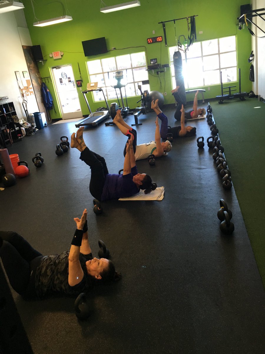 thenewfit's tweet photo. #afternoongrind #getitgirls #strongisthenewfit #absforthefinish #kettlebells #upperbodygrind #thenewfit #grind https://t.co/4wAhTWVs21