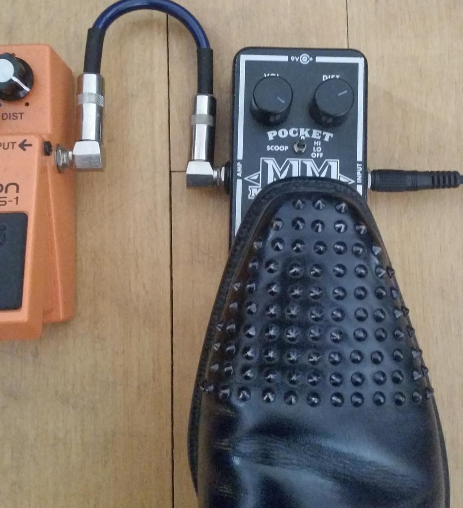 DuriDhansay's tweet photo. A fistful of \m/etal !!! #pocketmetalmuff #guitareffectsunit #guitarfx #music #musicislife #shred #grunge #metal https://t.co/42NkzzIJUr