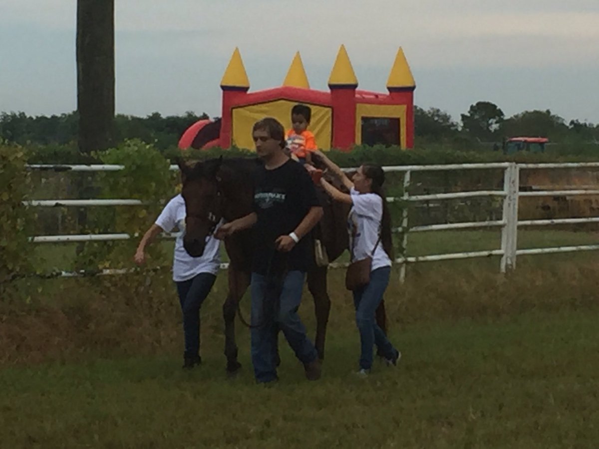 ChannelviewROTC's tweet photo. Helping with horse rides! https://t.co/KyIsI4oeAl