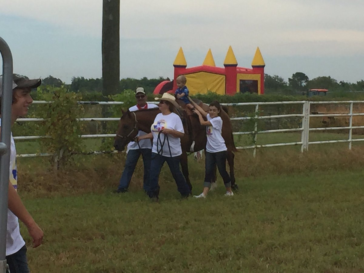 ChannelviewROTC's tweet photo. Helping with horse rides! https://t.co/KyIsI4oeAl