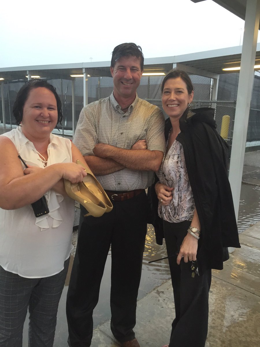 stevenmbarry91's tweet photo. Nothing like bus duty in a storm @SBISD https://t.co/pB92TQyfEp