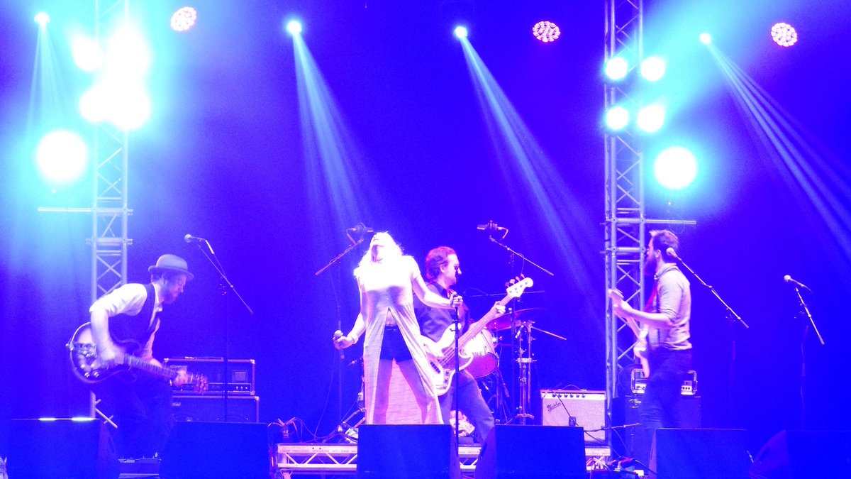 Ben_Durling_'s tweet photo. @FlawlessCarbon #killingit @wheelsandfinsuk on the main stage https://t.co/vuT28pqsZ0