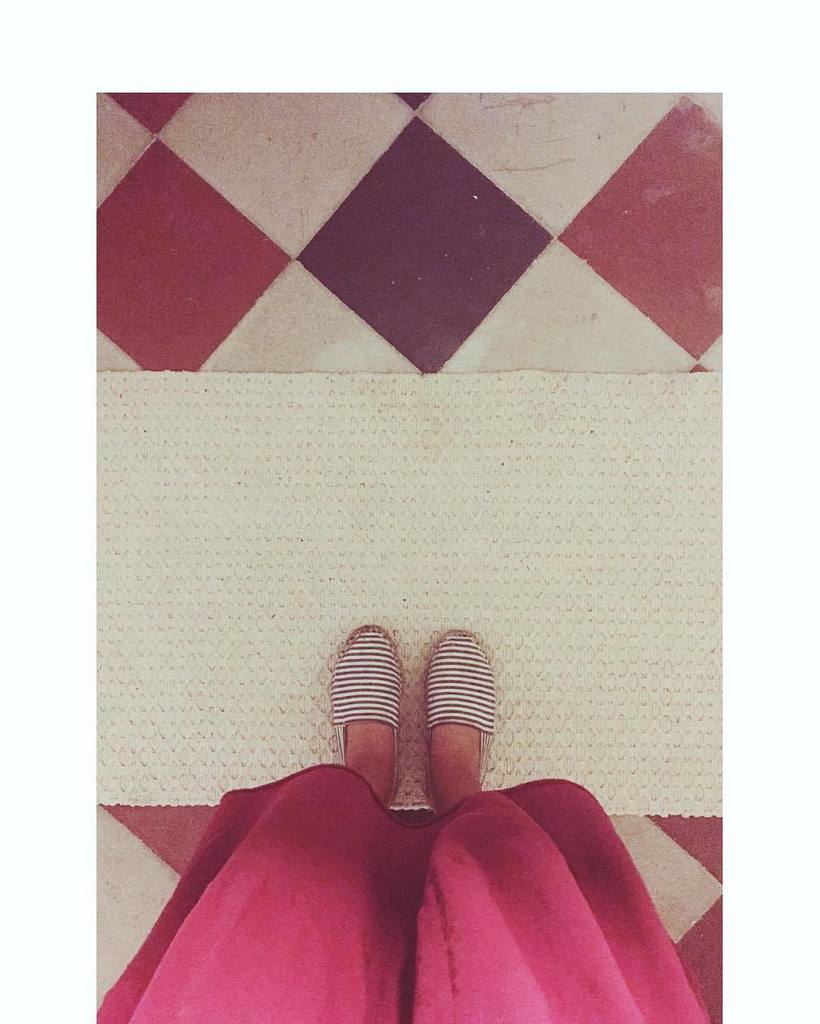 bettinaeffe's tweet photo. ♦️🔹♦ latenight camouflage ♦️🔹♦️ #red #black #tiles #newhome https://t.co/EYcZ1uFm19 https://t.co/ATrcAmFSwU