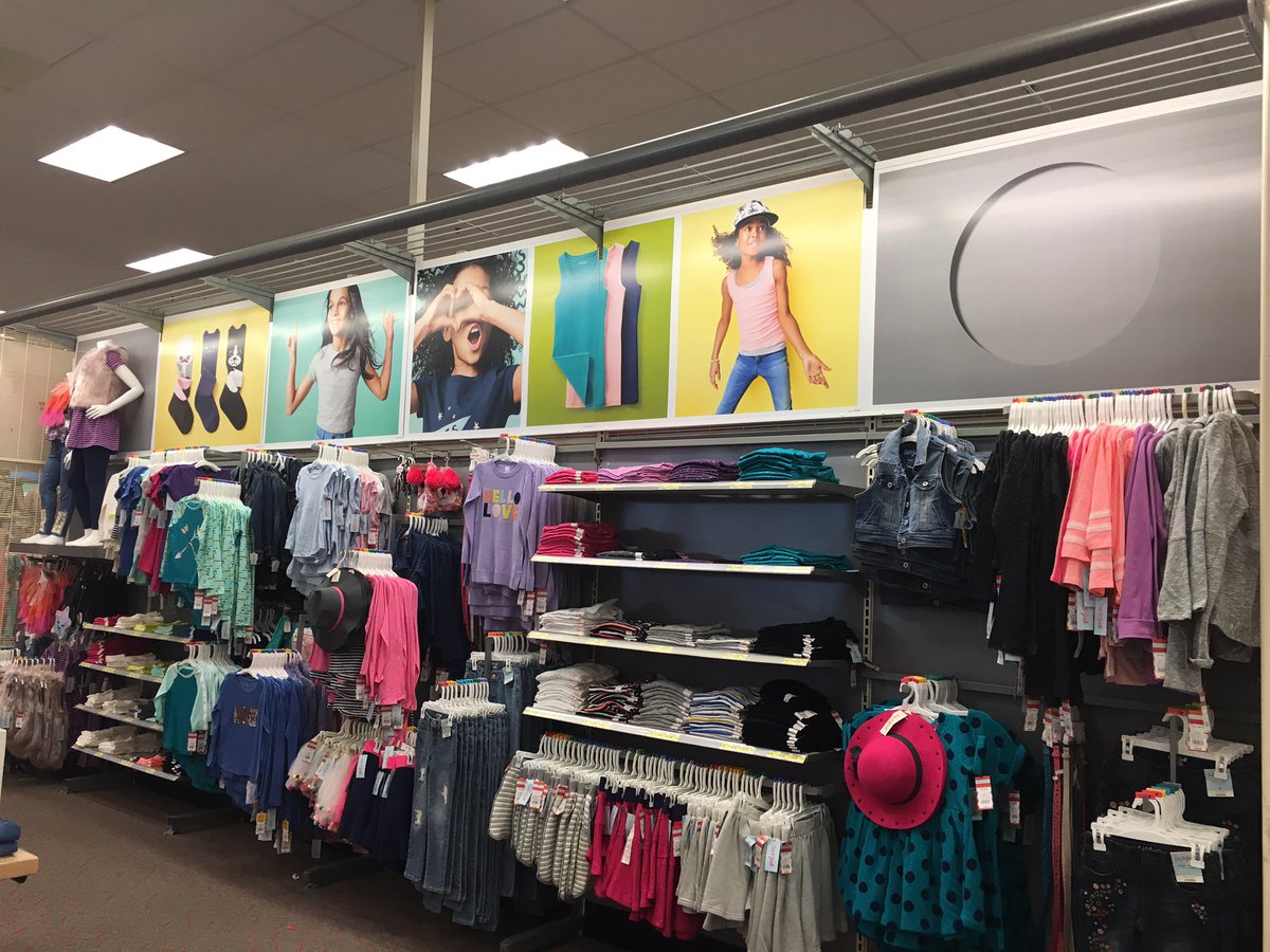 Being bold with our backwall. The guests are loving it! @jhowells81 @TonyCostanzoTGT <a href="/grassroots22/">Bill Lanza</a> @HipHipGaray