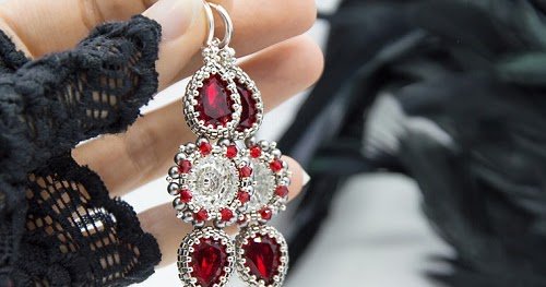 deemoda83's tweet photo. Glamorous #Beaded #BezelEarrings #Tutorial https://t.co/VY47Giirjx https://t.co/S7I36YLq5D