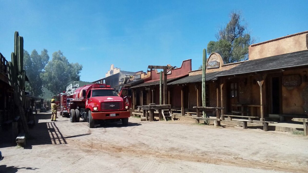 contextodgo's tweet photo. Incendio en Villas del Oeste #ContextoDeDurango @Vargasquinones https://t.co/ksuoldiAD5