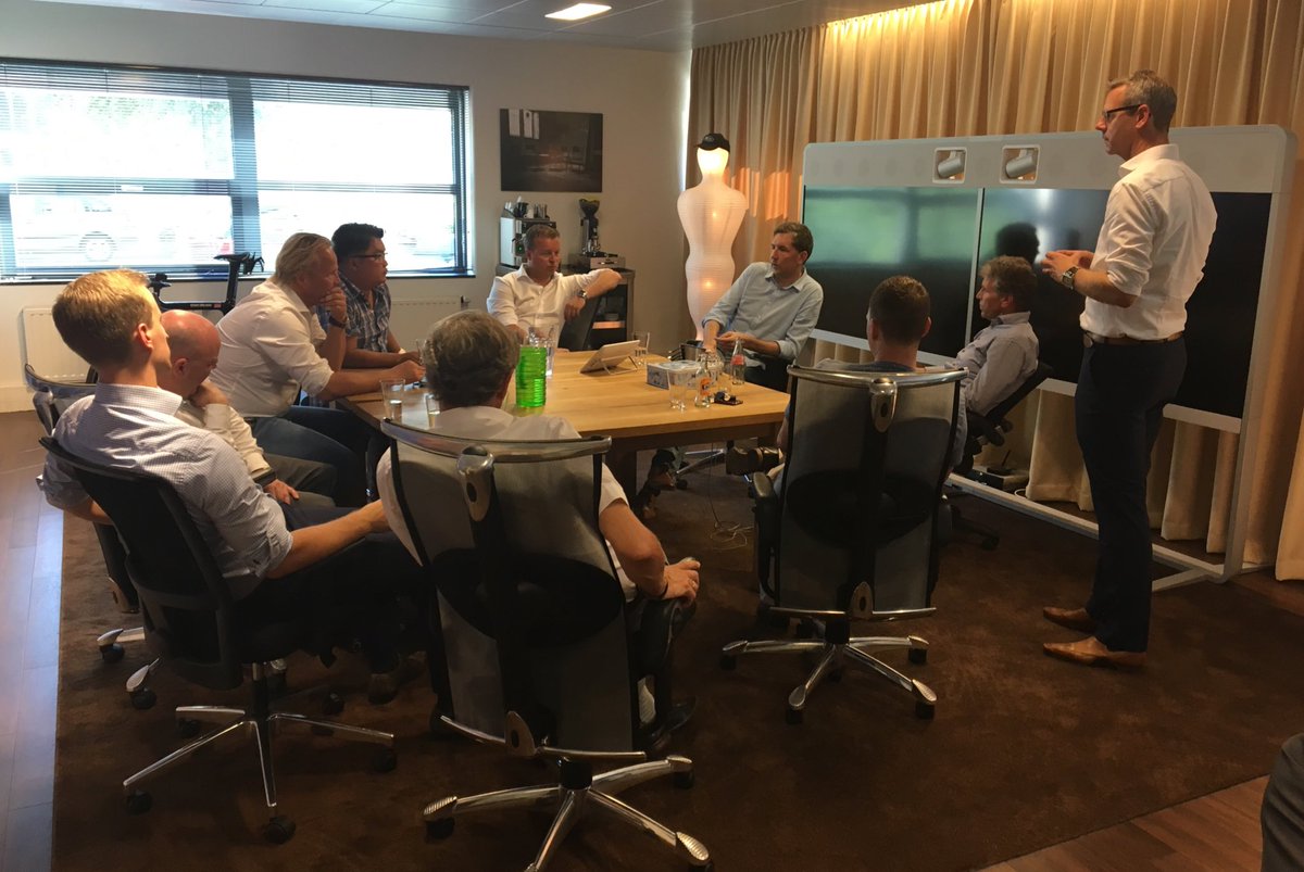 TeamUpRoom's tweet photo. #Videobutler update voor de mannen van @Misco_NL ,next stop #SurfaceHub demo in de TeamUpRoom van @imotionsvc https://t.co/rAaFsUNoyI