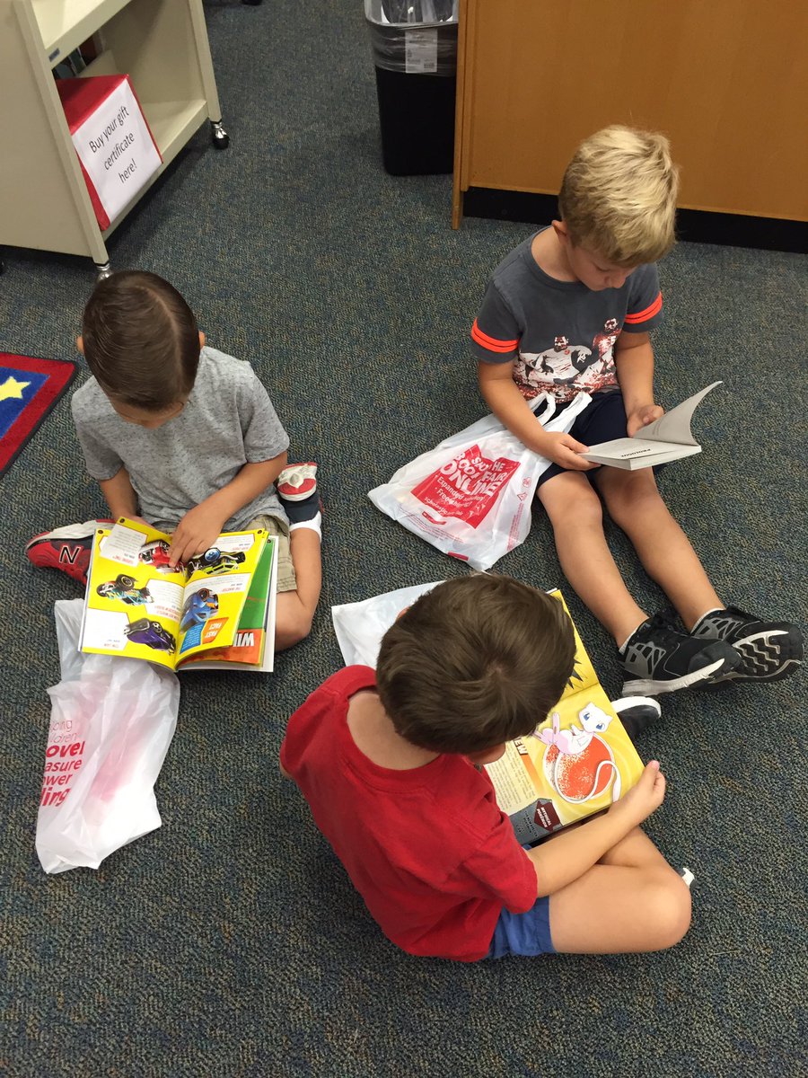HardyOakLib's tweet photo. #bookfairsuccess #neisdlibs #happyreaders https://t.co/fzEF9x0dvr