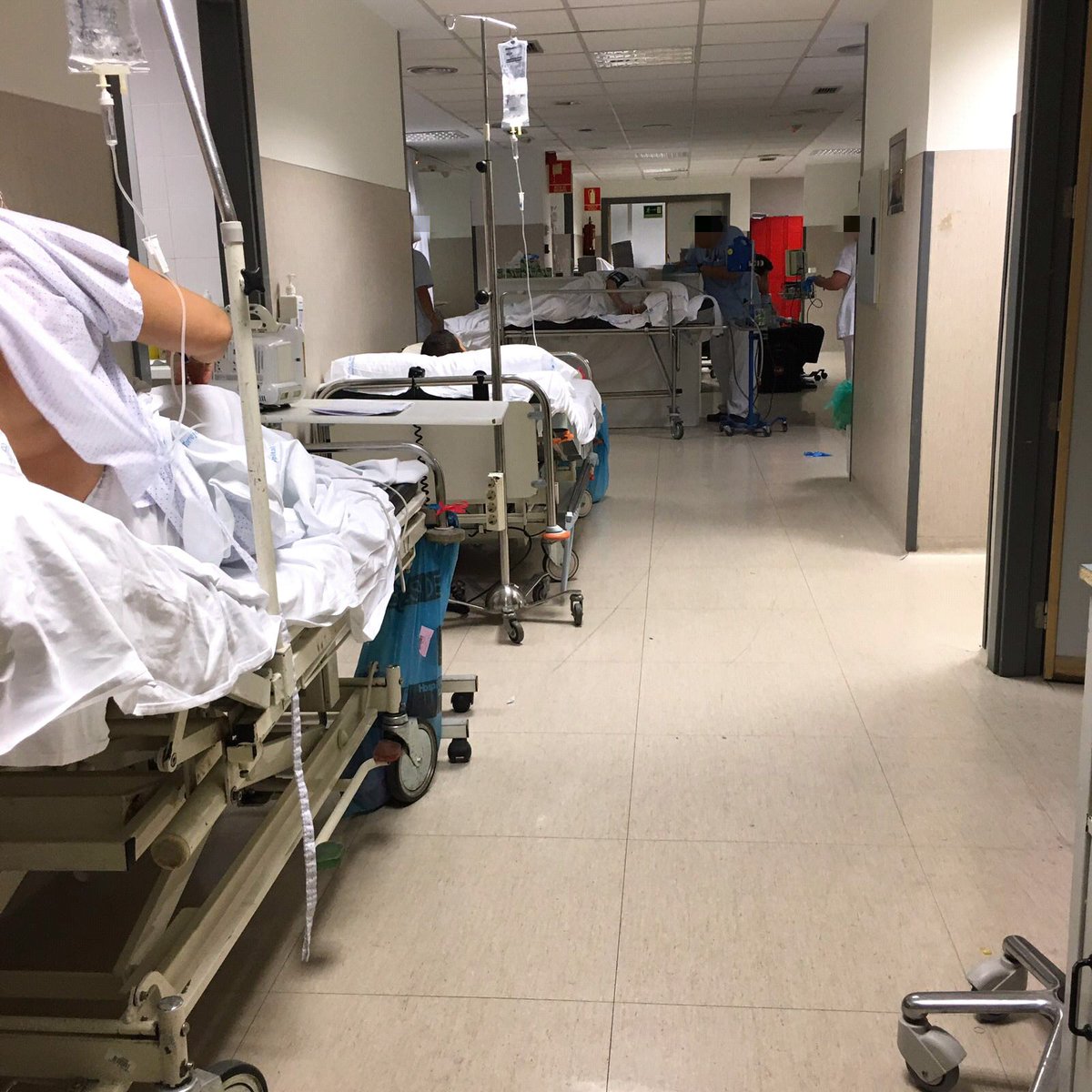 Hoy no hay ola de calor pero seguimos  saturados en <a href="/Urgenciaslapaz/">Urgencias y Emergencias de Madrid en Lucha</a> Picos puntuales?<a href="/ccifuentes/">Cristina Cifuentes</a> <a href="/jsanchezmartos/">Jesus Sanchez Martos</a>