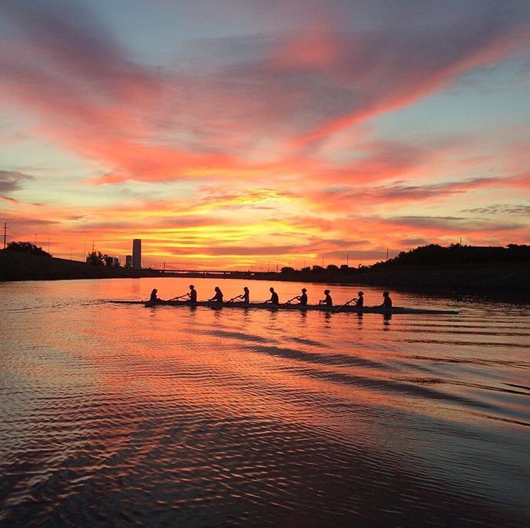 BoathouseSports's tweet photo. Early morning drills with a view #RiseandGrind #Rowing #fallraceprep 
📸: @ou_rowing https://t.co/fEc6edzLwX