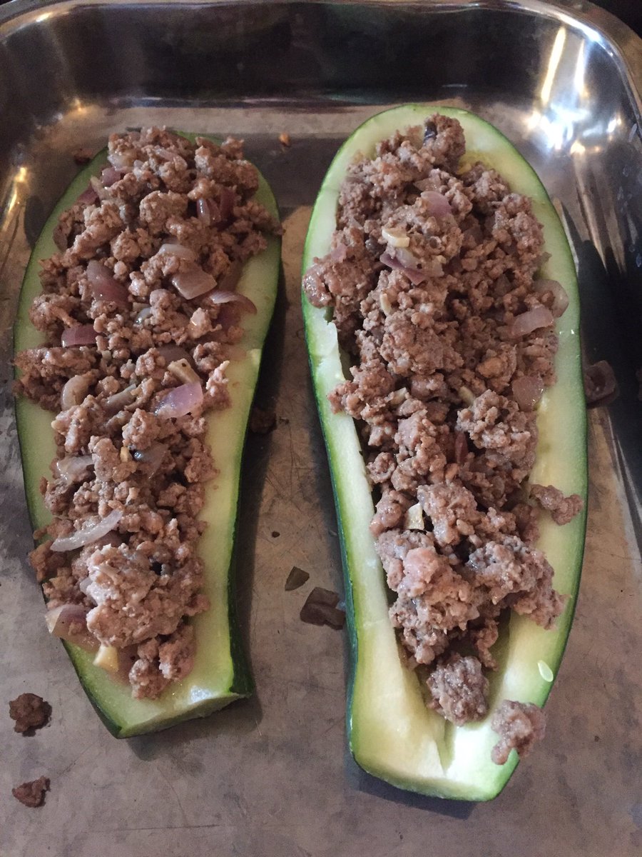 ZwartblesIE's tweet photo. #StuffedMarrow When mince is nicely browned fill marrow casings & place in oven to bake https://t.co/CuQkz6xrbj