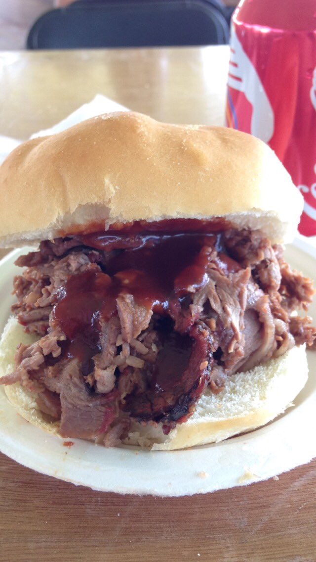 AmandaBrodhagen's tweet photo. The best food at #COFS16! #makeitONbeef 👌🏻 https://t.co/7UVp22yGKF