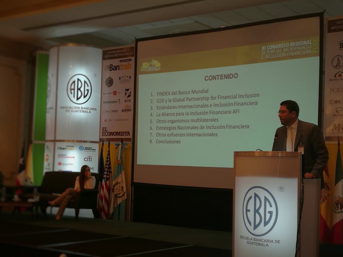 sib_guatemala's tweet photo. Funcionarios de la #SIB impartieron conferencias en el marco del #COREMIF 2016 organizado por @ABG_EBG https://t.co/jQ49eRmraJ