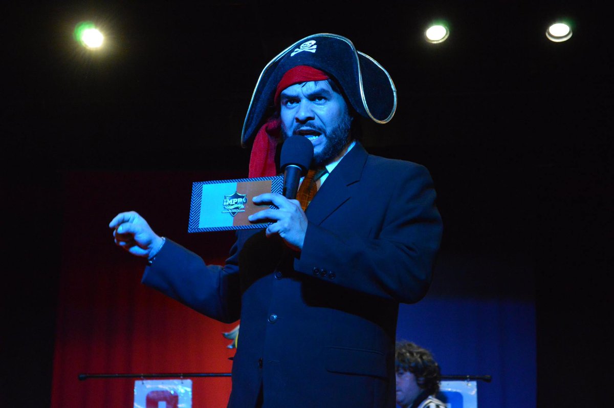 ImprovComedyGt's tweet photo. Cuántos sombreros tendrá Martin Rolando de La Verde? 
 Supera a @DonFrancisco? 
@ElPaxman #ImproChallenge2016 https://t.co/EwbchROw1D