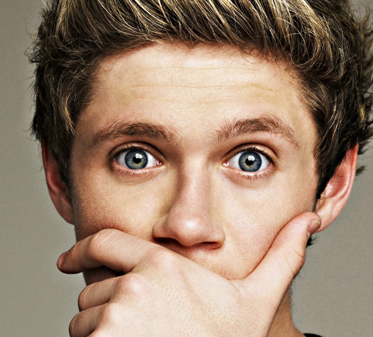 jimnie_taenger's tweet photo. #HappyBirthdayNiall @NiallOfficial โค #hungarianDIRECTIONER https://t.co/lwm9oSKrOz