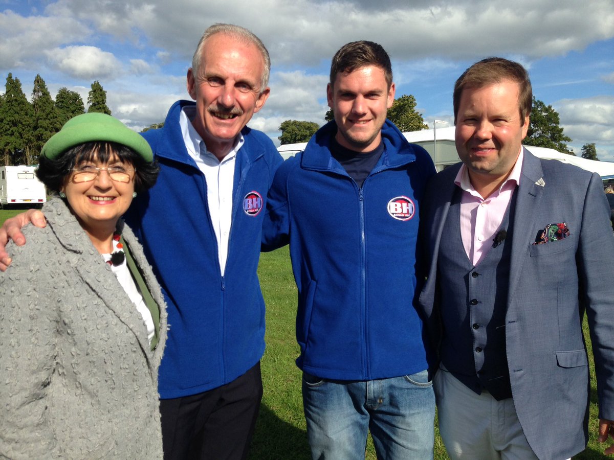 ichoobs's tweet image. Massive thanks to @PlantThomas and @BBCBargainHunt for a great days antiques hunting on Sunday. Got team blue!!