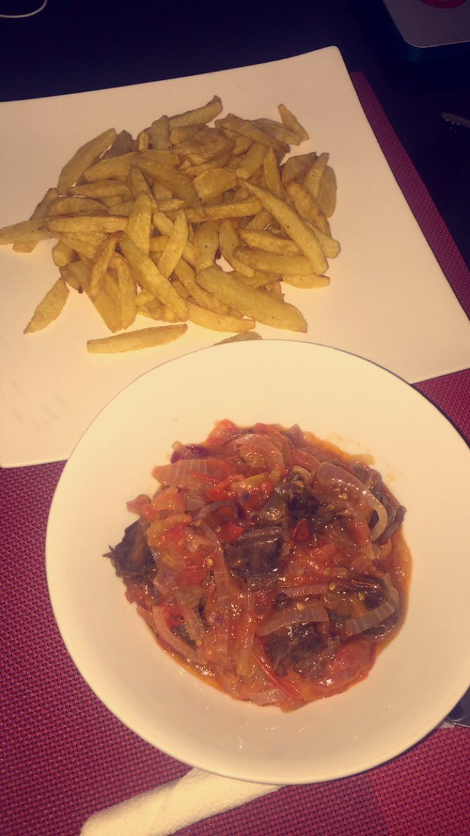 YSBRestaurant's tweet photo. What we really love!!!😍 Freshly fries chips with our favourite peppered gizzard sauce!🍟🍽 https://t.co/Gf3Fl3WKym