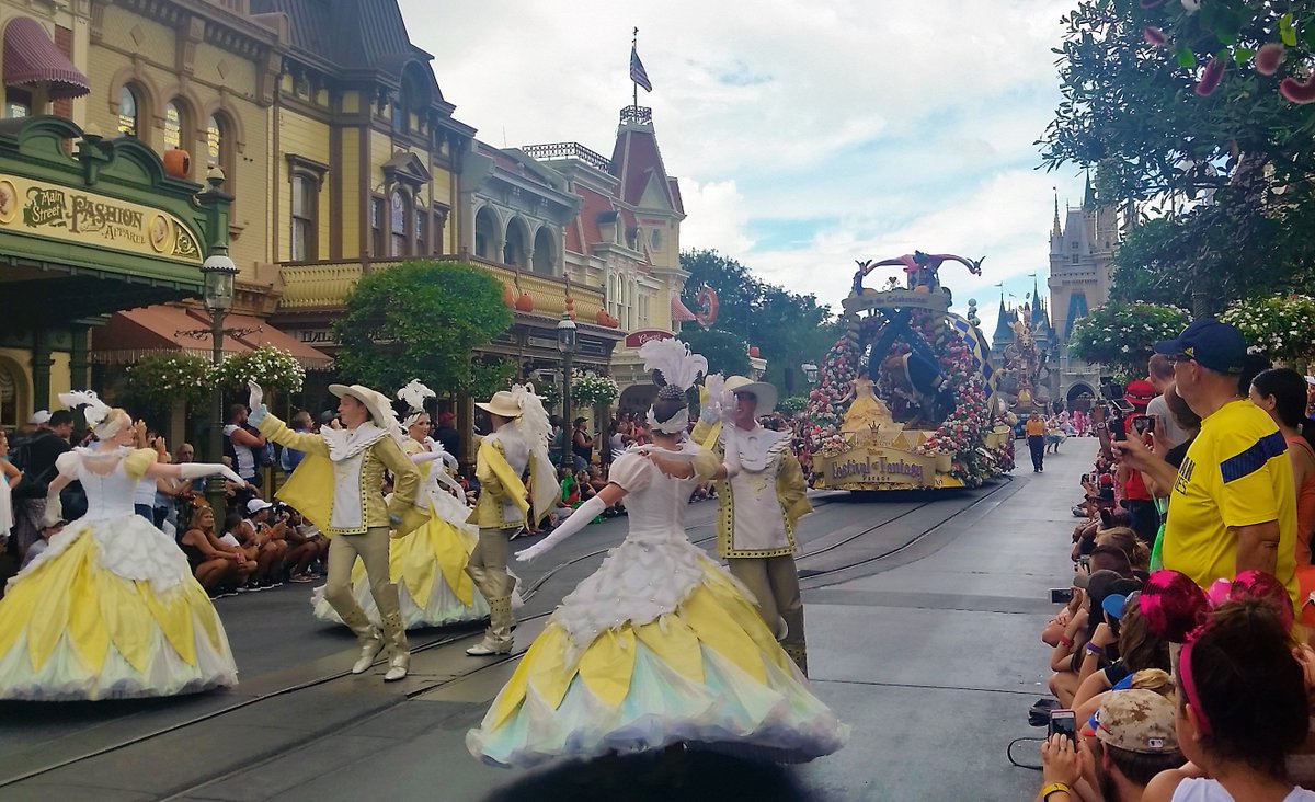 JohnsonStrings's tweet photo. Disney! Even intermittent downpours possibly caused by the approach of Hurricane Hermine couldn't spoil our day! https://t.co/xTowx3YgSP